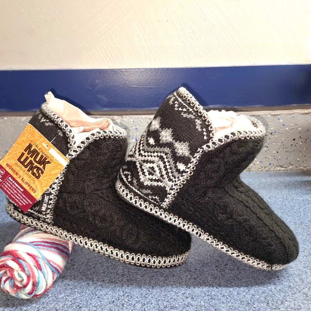 Muk Luks "Black Diamond" Knit Slippers, Size Medium 7-8, Style#16986-960 NWT